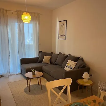 Sea Peek Apartment